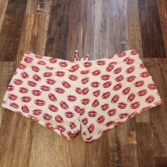 Lip Print Booty Shorts - Picture 2 of 4